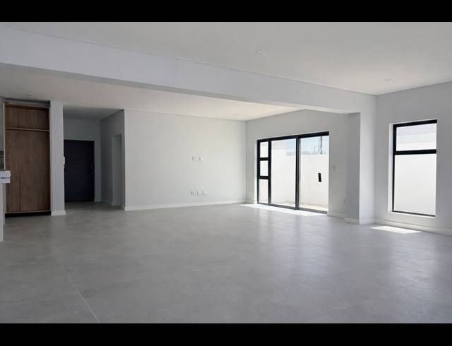 5 BEDROOM HOUSE FOR SALE IN SANDOWN